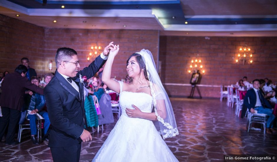 La boda de Adrian y Azereth en León, Guanajuato
