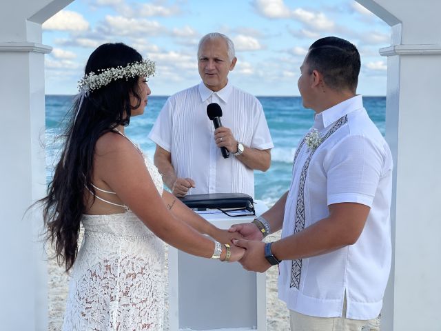 La boda de Dania y Eduardo  en Cancún, Quintana Roo 13