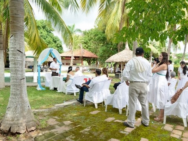 La boda de Miguel y Luz  en Escuinapa, Sinaloa 13