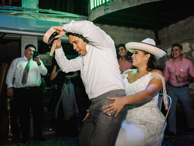 La boda de Danae y Carlos en Mazatlán, Sinaloa 37