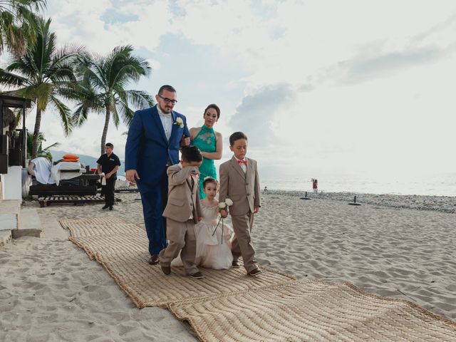 La boda de Omar y Minely en Puerto Vallarta, Jalisco 30