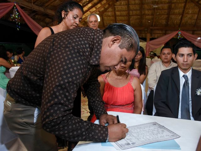 La boda de Carlos y Fátima en Acapulco, Guerrero 32