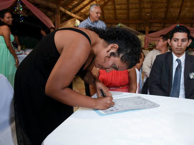 La boda de Carlos y Fátima en Acapulco, Guerrero 33