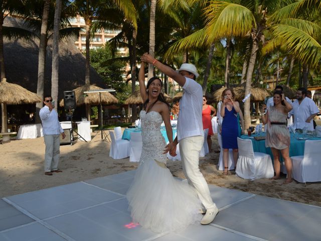 La boda de Juan Carlos y Claudia en Puerto Vallarta, Jalisco 18