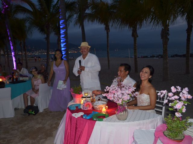 La boda de Juan Carlos y Claudia en Puerto Vallarta, Jalisco 23