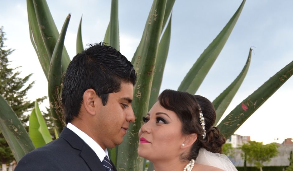 La boda de Leonardo y Mayra en Hidalgo, Michoacán