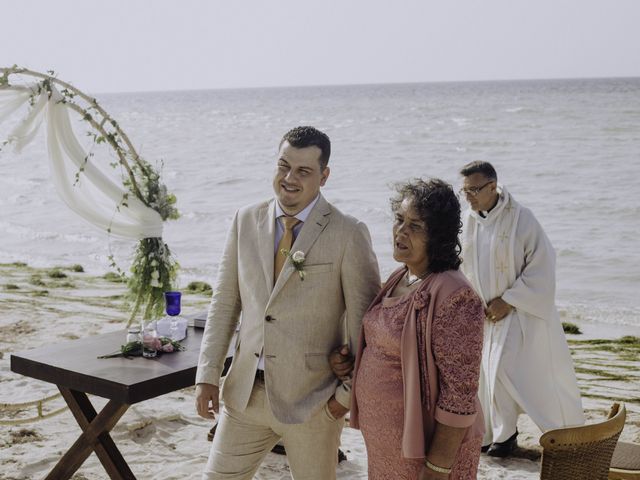 La boda de Eugenio y Angélica en Telchac Puerto, Yucatán 61
