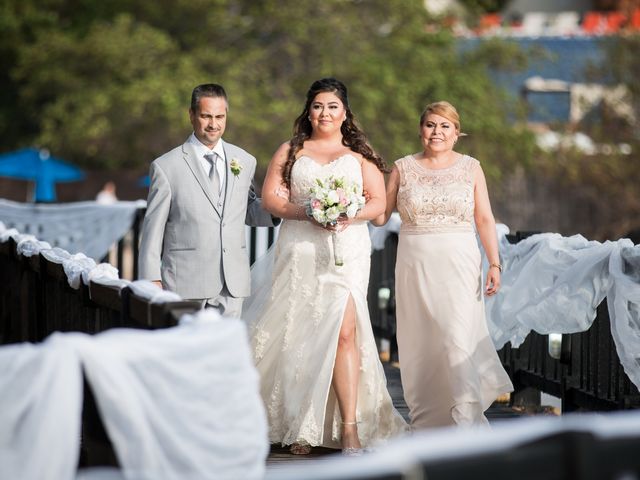La boda de Noel y Adriana en Ixtapa Zihuatanejo, Guerrero 16