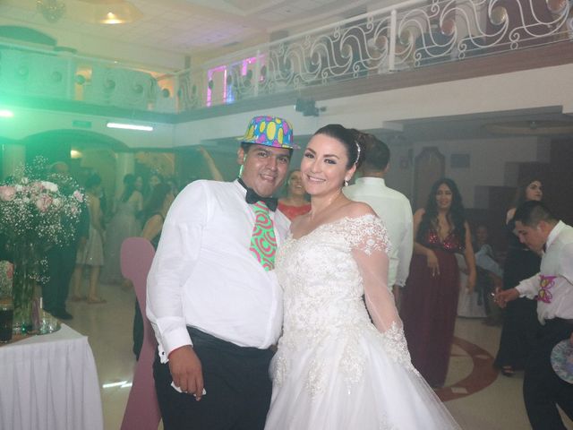 La boda de Jonathan  y Karla  en Guadalajara, Jalisco 23