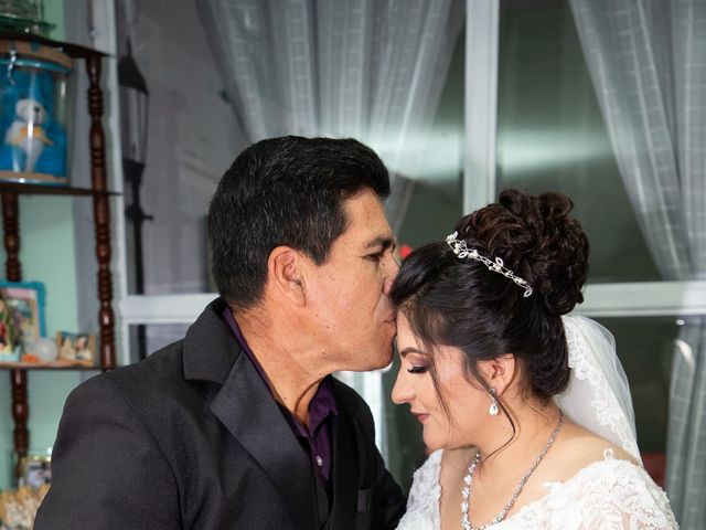 La boda de Raúl y Edith en Tangamandapio, Michoacán 12