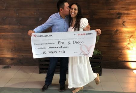Erika y Diego son los ganadores del sorteo, ¡un premio caído del cielo!