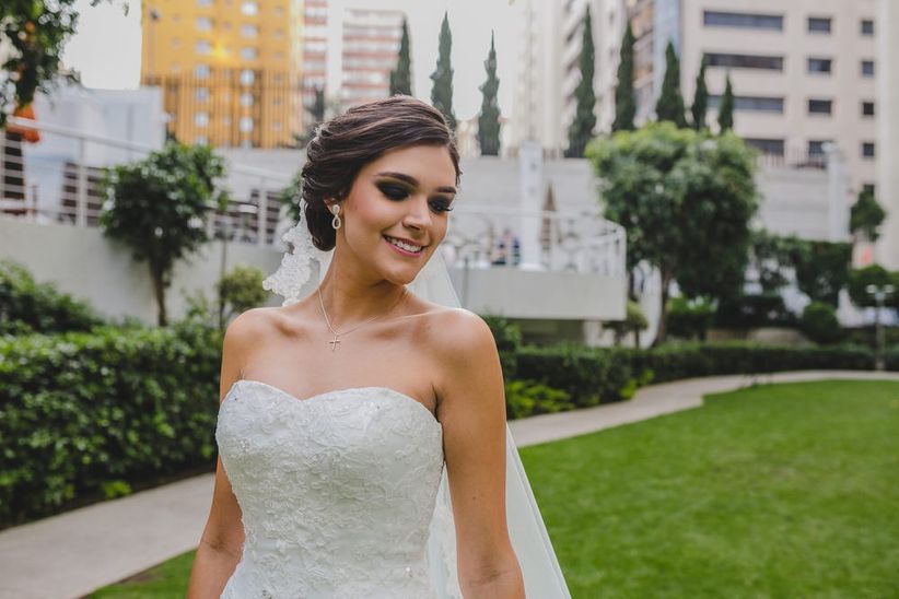 8 Tips Para Elegir El Peinado Perfecto Acorde A Tu Vestido De Novia Bodas Com Mx