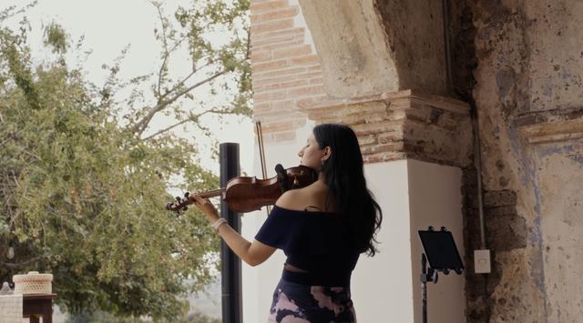 Violinist On Point - 1