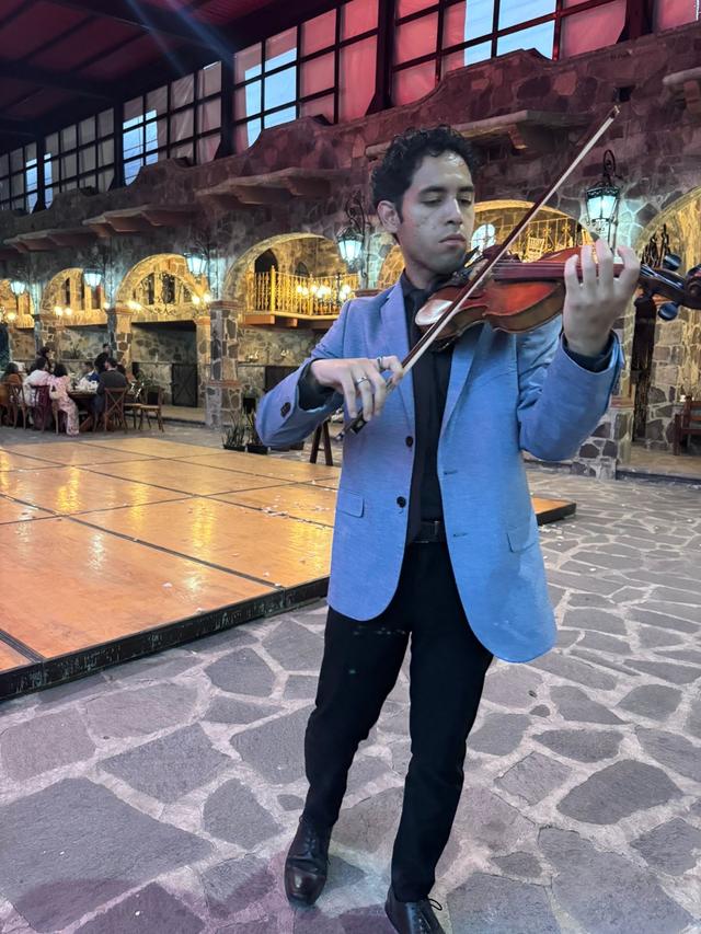Carlos Delgadillo - Violinista - 1