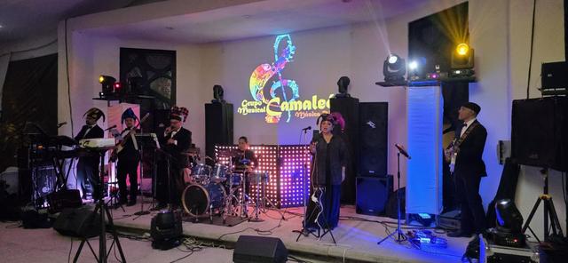 Grupo Musical Camaleón - 1
