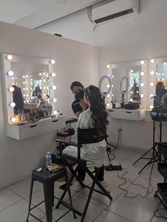 Trilogy Salón - 2