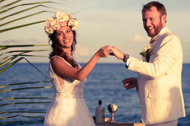 Mónica Manicure & Styling Salon - 1