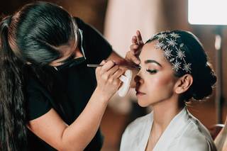 Alondra Ramos Makeup Artist & Hair - 11