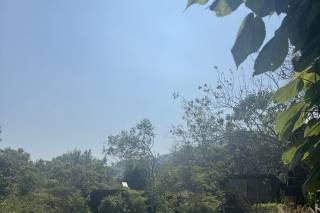 Bajo La Montaña - 6