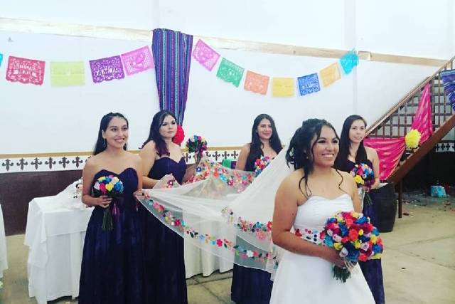 Precios de vestidos online de novia bordados mexicanos