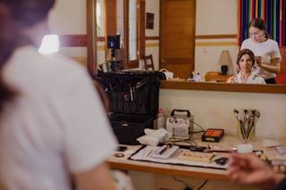 Aline Alonso Make Up & Hair Studio - 10