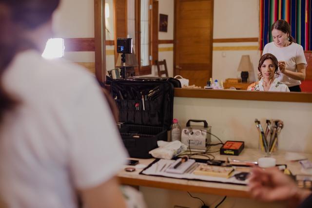 Aline Alonso Make Up & Hair Studio - 1
