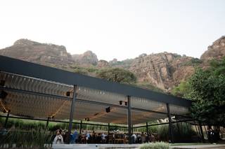 Bajo La Montaña - 20