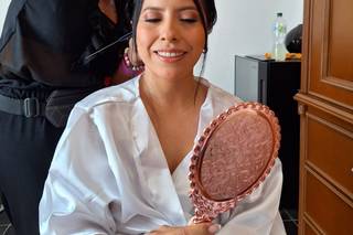 Aline Alonso Make Up & Hair Studio - 6