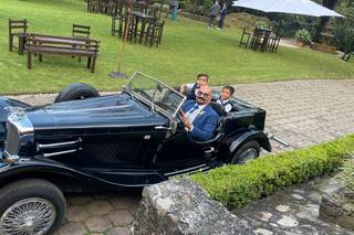 Bajo La Montaña - 13