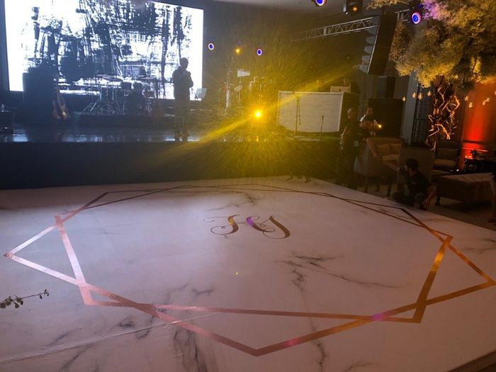 Proovedor vinil en pista de baile 1