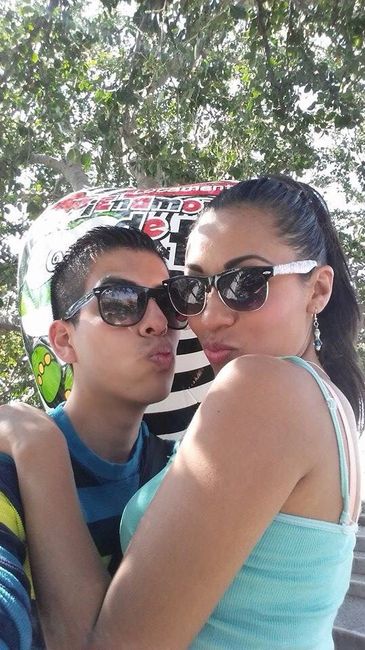 Presuman a su prometido!! - 1