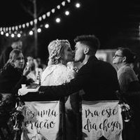 me parecen tan románticas las fotos así desde atrás con los letreros