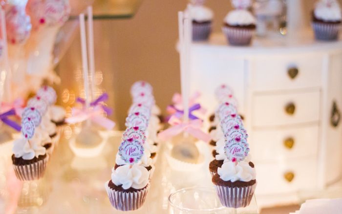Mesa de postres para despedida de soltera 16
