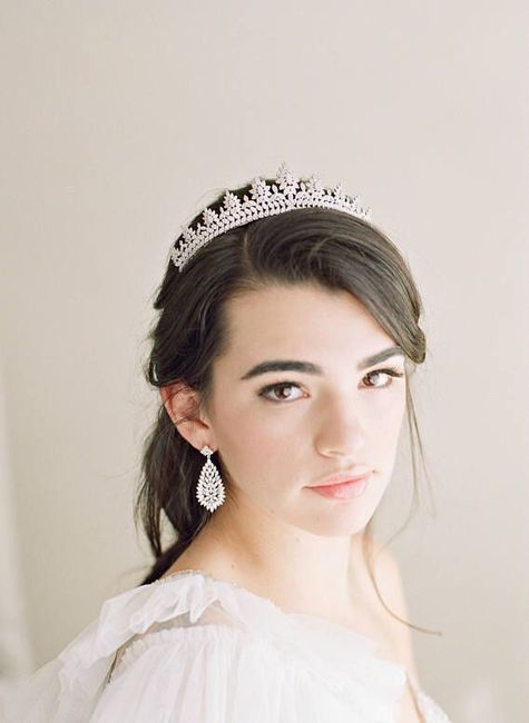 Peinado con tiara y velo 14