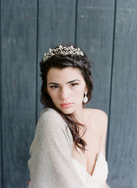 Peinado con tiara y velo 15