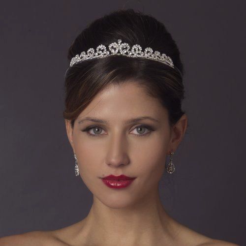 Peinado con tiara y velo 17