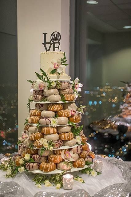 Torre de donas en vez de pastel de bodas. 🎂 - 1