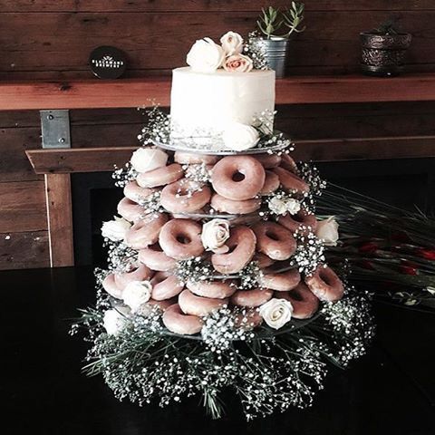 Torre de donas en vez de pastel de bodas. 🎂 - 4