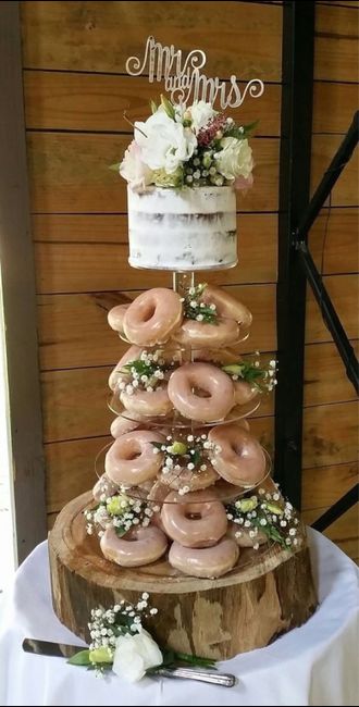 Torre de donas en vez de pastel de bodas. 🎂 - 7