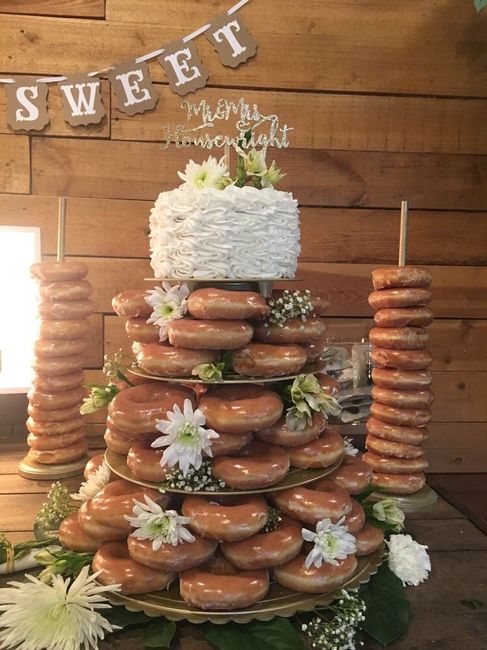 Torre de donas en vez de pastel de bodas. 🎂 - 12