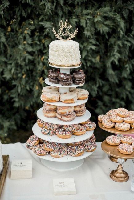 Torre de donas en vez de pastel de bodas. 🎂 - 14