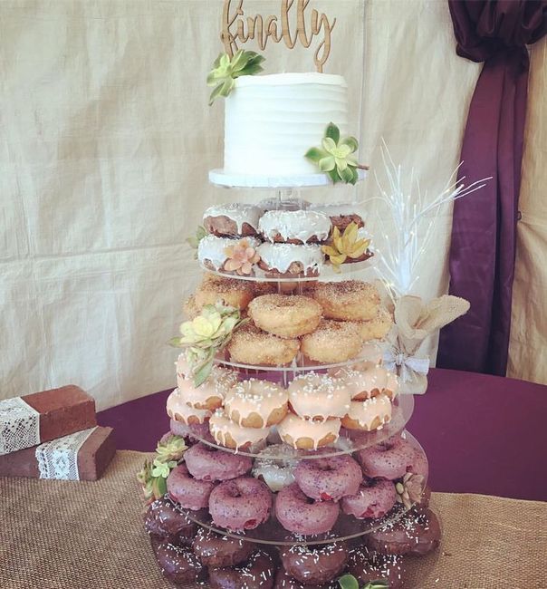 Torre de donas en vez de pastel de bodas. 🎂 - 27