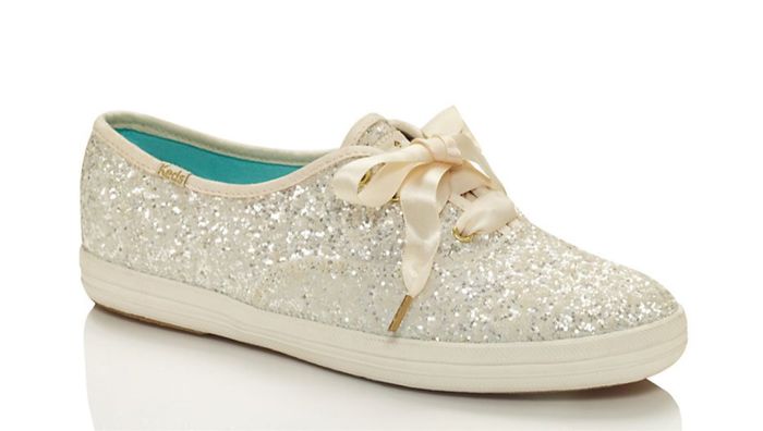 Que escogerían, usar tenis, sandalias o descalzas? - 1