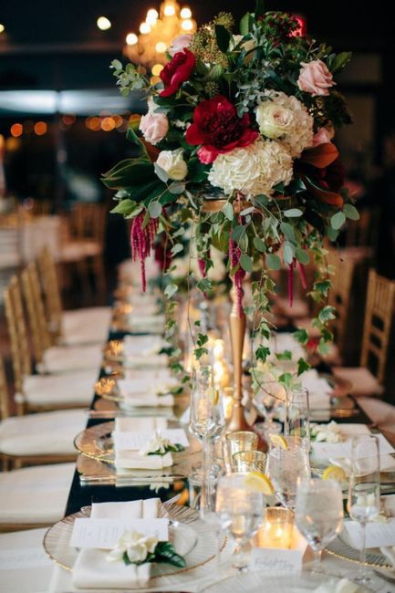 Centros de mesa con toques de color rojo 16