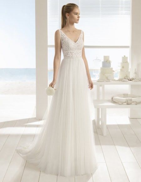 El vestido de novia ideal para una boda en la playa 4