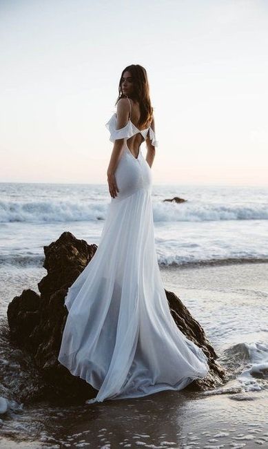 El vestido de novia ideal para una boda en la playa 6