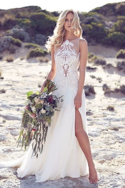 El vestido de novia ideal para una boda en la playa 16