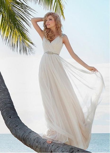 El vestido de novia ideal para una boda en la playa 19