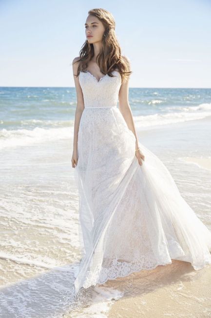 El vestido de novia ideal para una boda en la playa 21