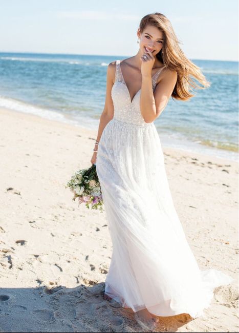 El vestido de novia ideal para una boda en la playa 22